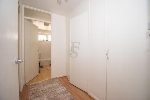1 bedroom flat to rent, Oliver Court, London Road