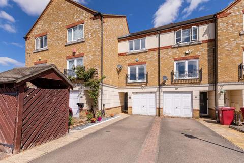Hunstanton Close, Colnbrook SL3