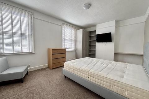 3 bedroom terraced house to rent, Monson Avenue, Cheltenham, GL50
