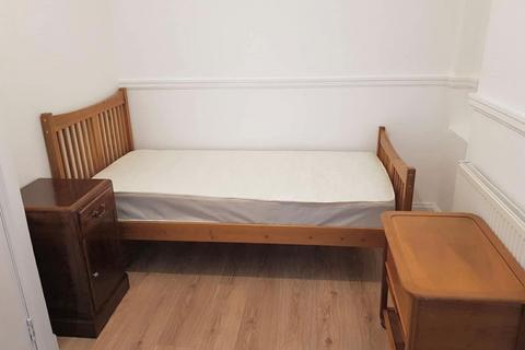 1 bedroom in a house share to rent, Lodge Road, Redditch, B98