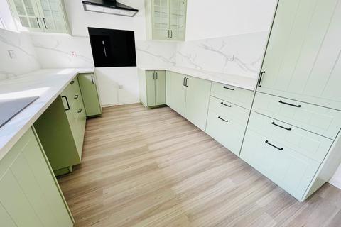 3 bedroom terraced house to rent, Alexandra Street, Ebbw Vale, NP23