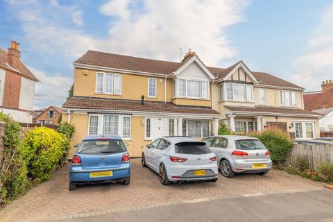Upton Road, Slough SL1