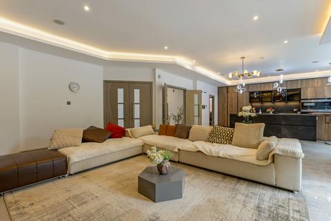 4 bedroom detached house to rent, Silhill Hall Road, Solihull, West Midlands, B91