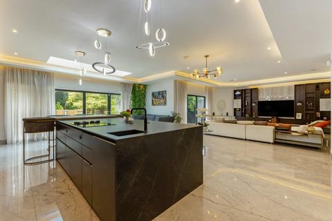 4 bedroom detached house to rent, Silhill Hall Road, Solihull, West Midlands, B91