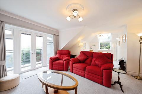 2 bedroom flat for sale, Sea Front, Hayling Island, Hampshire, PO11