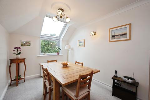 2 bedroom flat for sale, Sea Front, Hayling Island, Hampshire, PO11