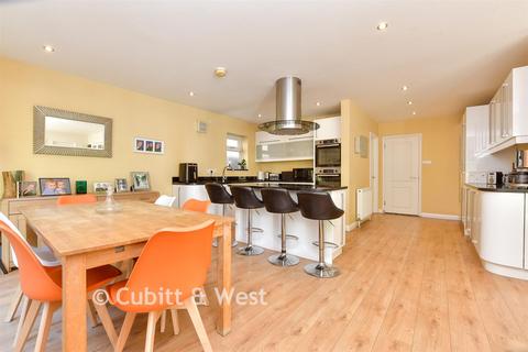 Downs Way Close, Tadworth, Surrey