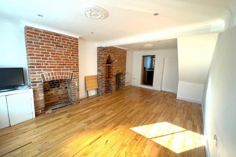 2 bedroom house to rent, Eastgate Street, BURY ST. EDMUNDS
