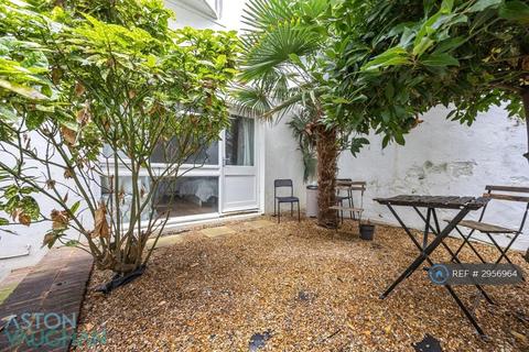 1 bedroom in a flat share to rent, Marine Parade, Brighton, BN2