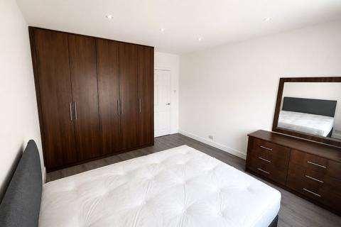 undefined, Bath Road, Greater London TW3