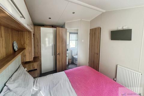 2 bedroom mobile home for sale, Quince, Oakdene Holiday Park