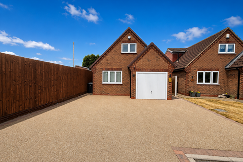 3 bedroom detached bungalow to rent, Reeders Croft, Nottingham, NG9