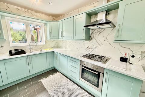3 bedroom detached bungalow to rent, Reeders Croft, Nottingham, NG9