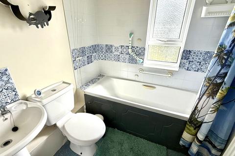 2 bedroom house to rent, Villiers Close, Sheffield, S2