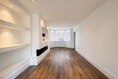 3 bedroom semi-detached house to rent, Sunningdale Drive, Salford M6