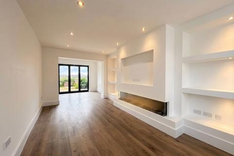 3 bedroom semi-detached house to rent, Sunningdale Drive, Salford M6