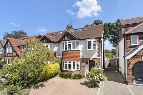 Hampton Court Avenue, East Molesey