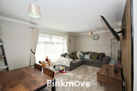 2 bedroom ground floor flat for sale, Hendre Farm Drive, Newport NP19