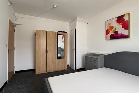 1 bedroom in a house share to rent, Berkeley Avenue, Hounslow