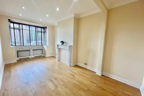 2 bedroom semi-detached house to rent, Romford