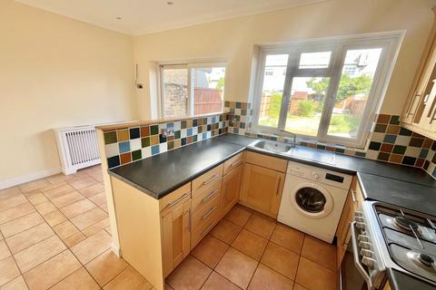 2 bedroom semi-detached house to rent, Romford