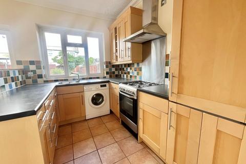 2 bedroom semi-detached house to rent, Romford