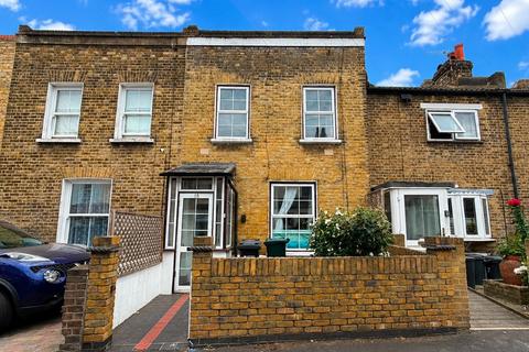 15 Palestine Grove, Colliers Wood, London, SW19 2QN