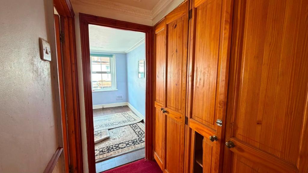 Walk-in wardrobe