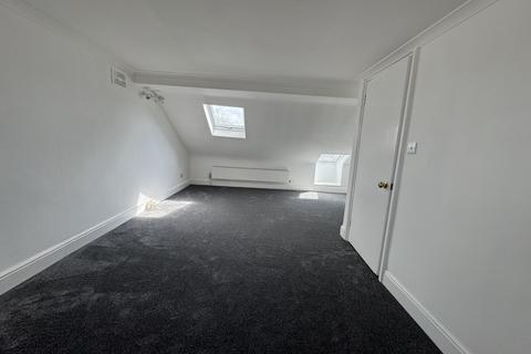 2 bedroom flat to rent, Kingston Road, Ilford IG1