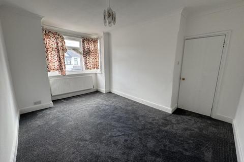 2 bedroom flat to rent, Kingston Road, Ilford IG1