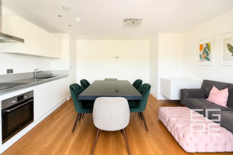 2 bedroom terraced house to rent, Arrandene House, London NW7