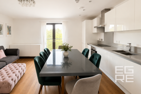 2 bedroom terraced house to rent, Arrandene House, London NW7