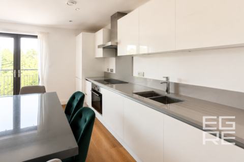 2 bedroom terraced house to rent, Arrandene House, London NW7