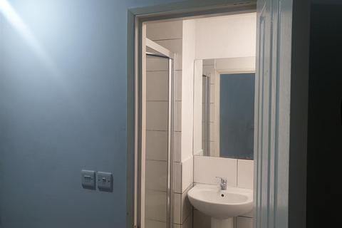 Studio to rent, Alexandra Road, Torquay