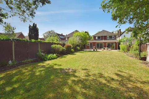 4 bedroom detached house to rent, Park Avenue, Bedford