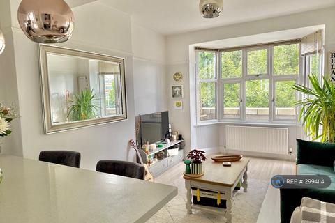 2 bedroom flat to rent, Windsor Court, London, SW4