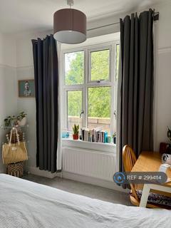 2 bedroom flat to rent, Windsor Court, London, SW4