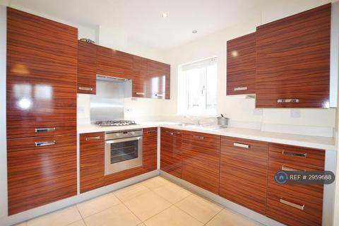 2 bedroom flat to rent, Horseshoe Drive, Uxbridge, UB8