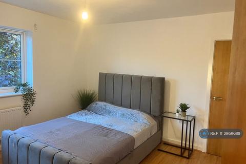 2 bedroom flat to rent, Horseshoe Drive, Uxbridge, UB8