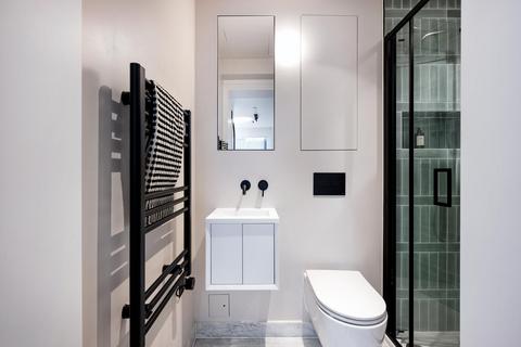 Studio to rent, Kensington Gardens Square, 32-33, London W2