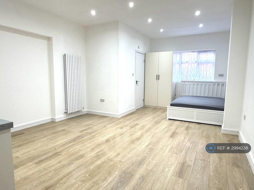 Apartment in Harrow - View 4