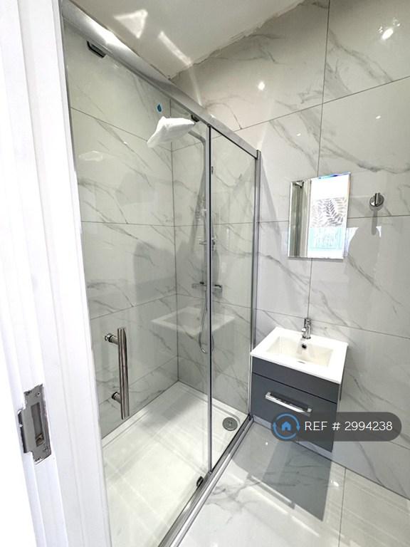 Apartment in Harrow - More