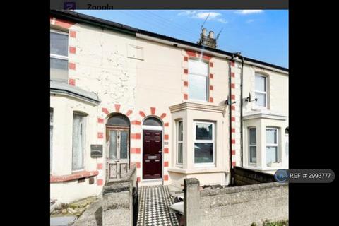 2 bedroom terraced house to rent, Waterloo Road, Gillingham, ME7