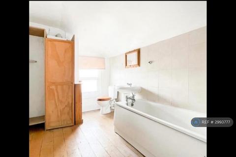 2 bedroom terraced house to rent, Waterloo Road, Gillingham, ME7