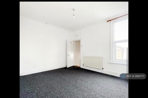 2 bedroom terraced house to rent, Waterloo Road, Gillingham, ME7