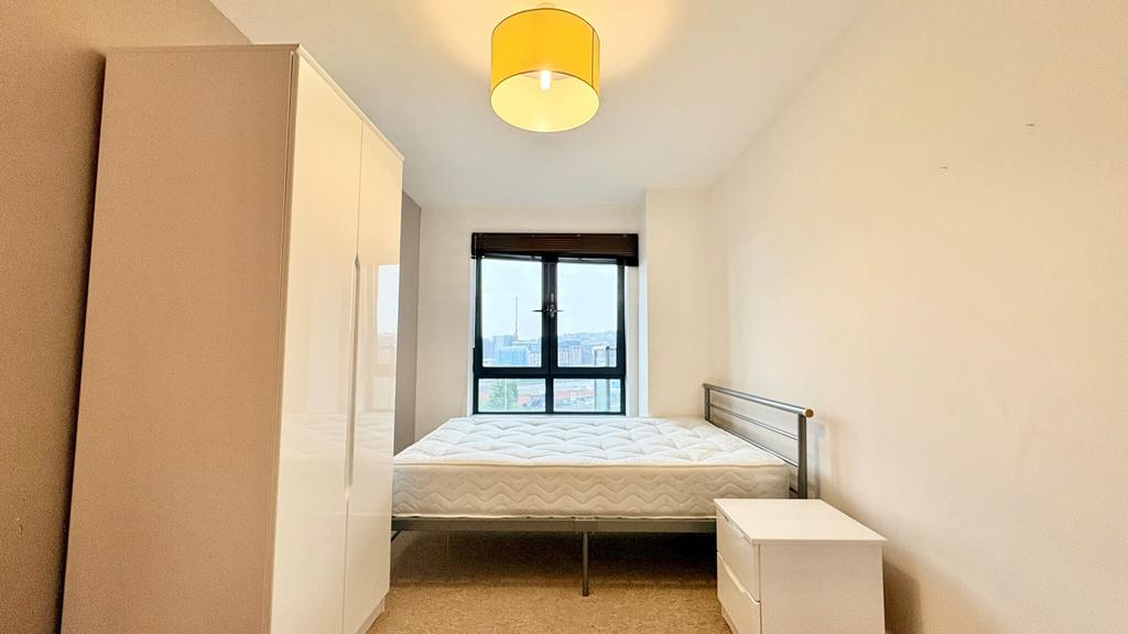 Apartment in Leeds - View 3