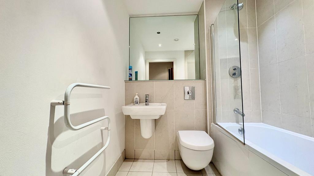 Apartment in Leeds - View 4