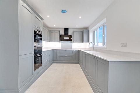 4 bedroom detached house to rent, Frithelstock, Torrington, EX38