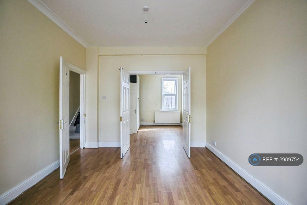 House in Croydon - View 2