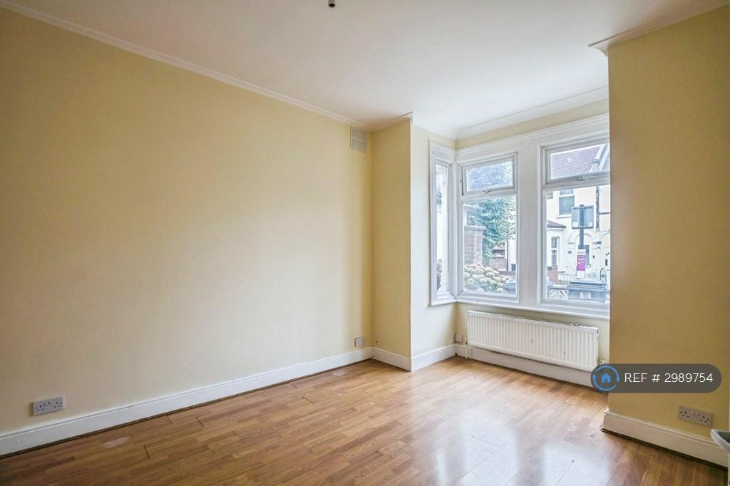 House in Croydon - View 3